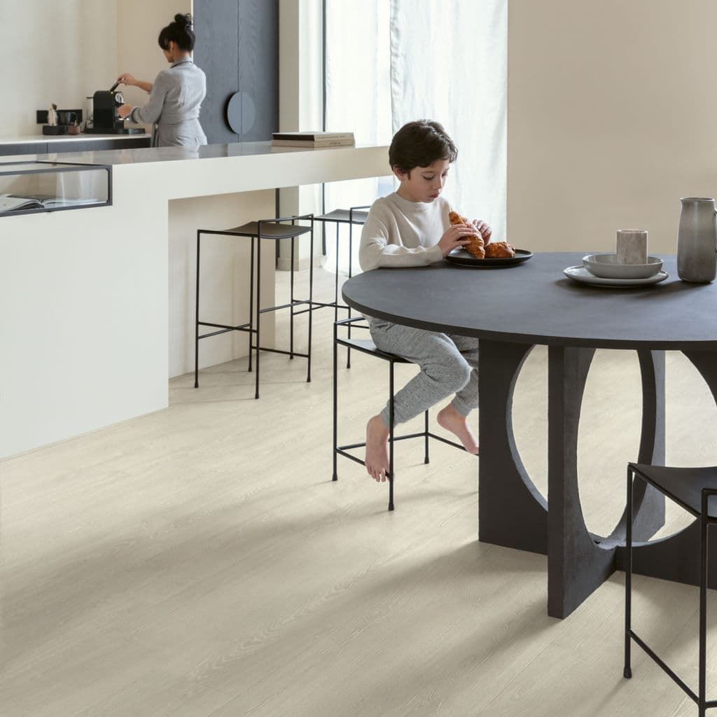 Caja de tarima flotante QUICK-STEP IMPRESSIVE ULTRA ROBLE CLÁSICO CLARO CON PÁTINA IMU3559 - Imagen 4