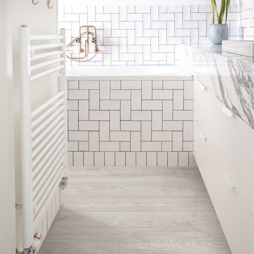 Caja de tarima flotante QUICK-STEP IMPRESSIVE ULTRA ROBLE CLÁSICO GRIS CON PLATINA IMU3560 - Imagen 4