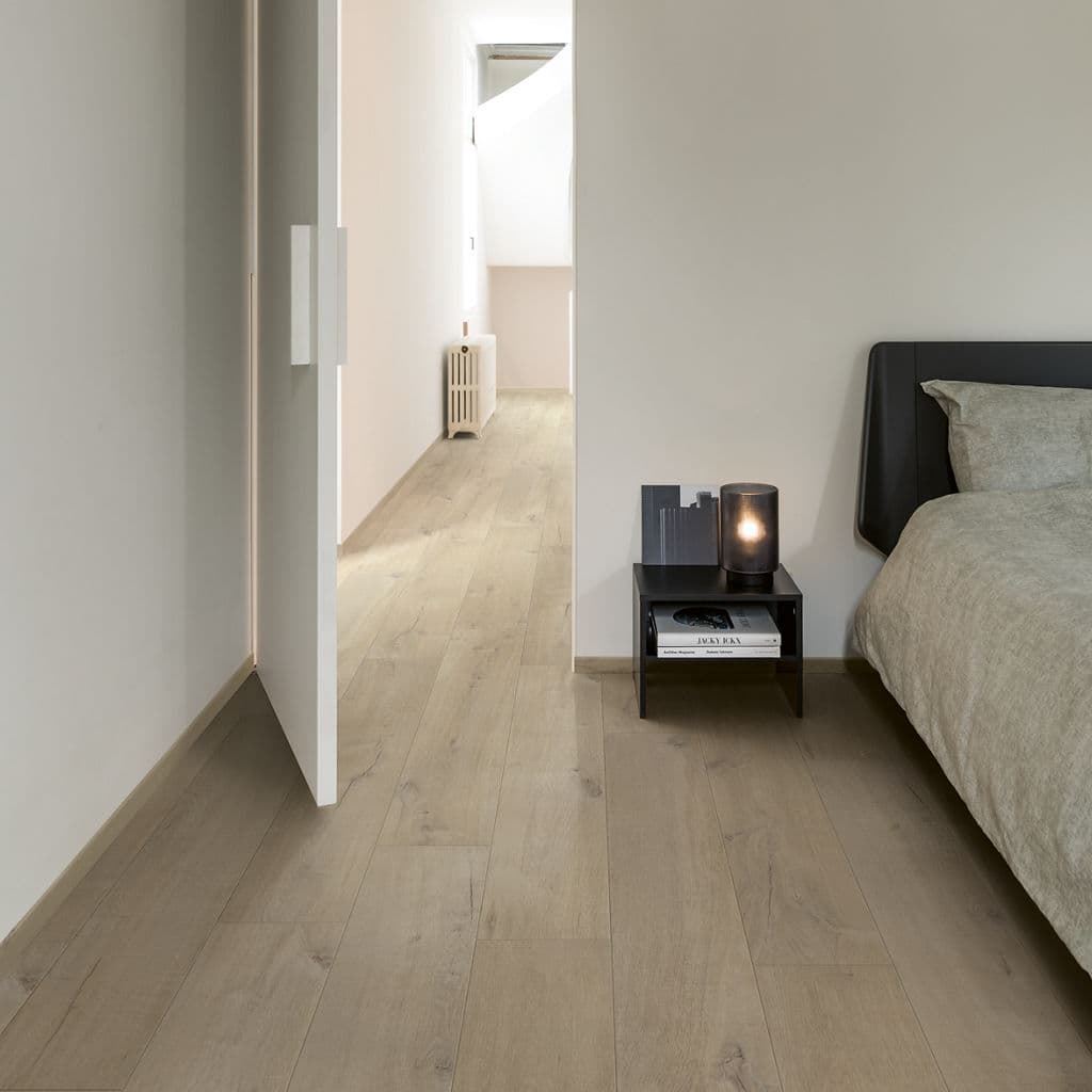 Caja de tarima flotante QUICK-STEP IMPRESSIVE ULTRA ROBLE SUAVE GRIS CÁLIDO IMU1856 - Imagen 8