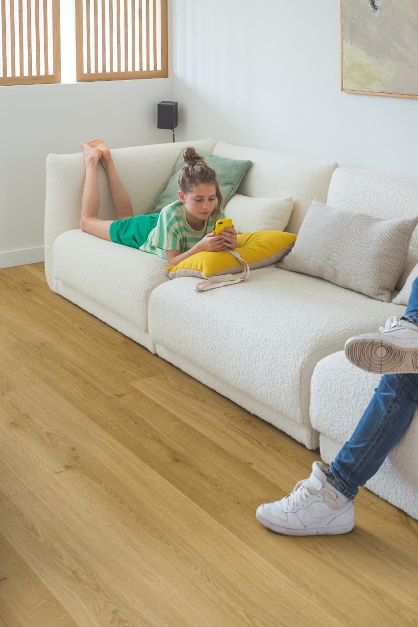 Caja de tarima vinilo QUICK-STEP BLOOM BOTANICO ROBLE AHUMADO AVMPU40238 - Imagen 4