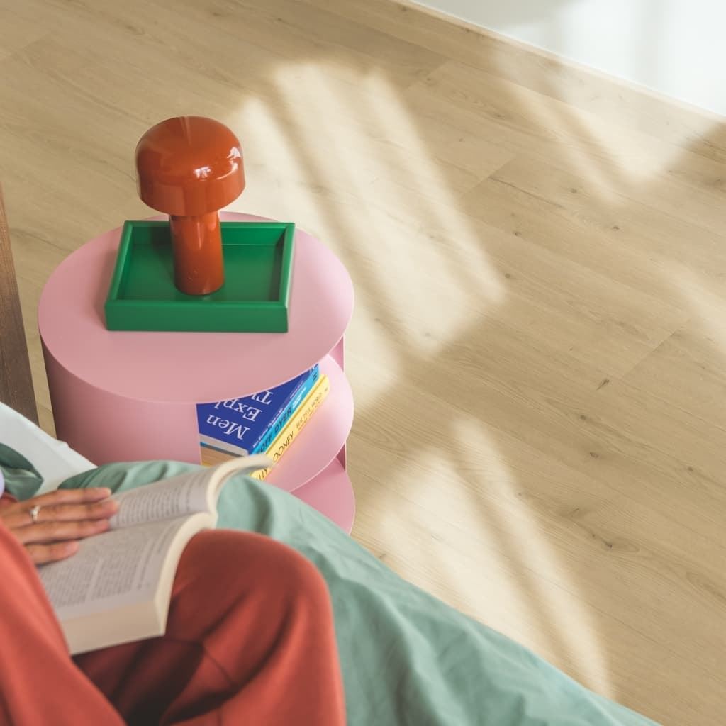 Caja de tarima vinilo QUICK-STEP BLOOM ROBLE BEIS CEPILLADO AVMPU40319 - Imagen 9