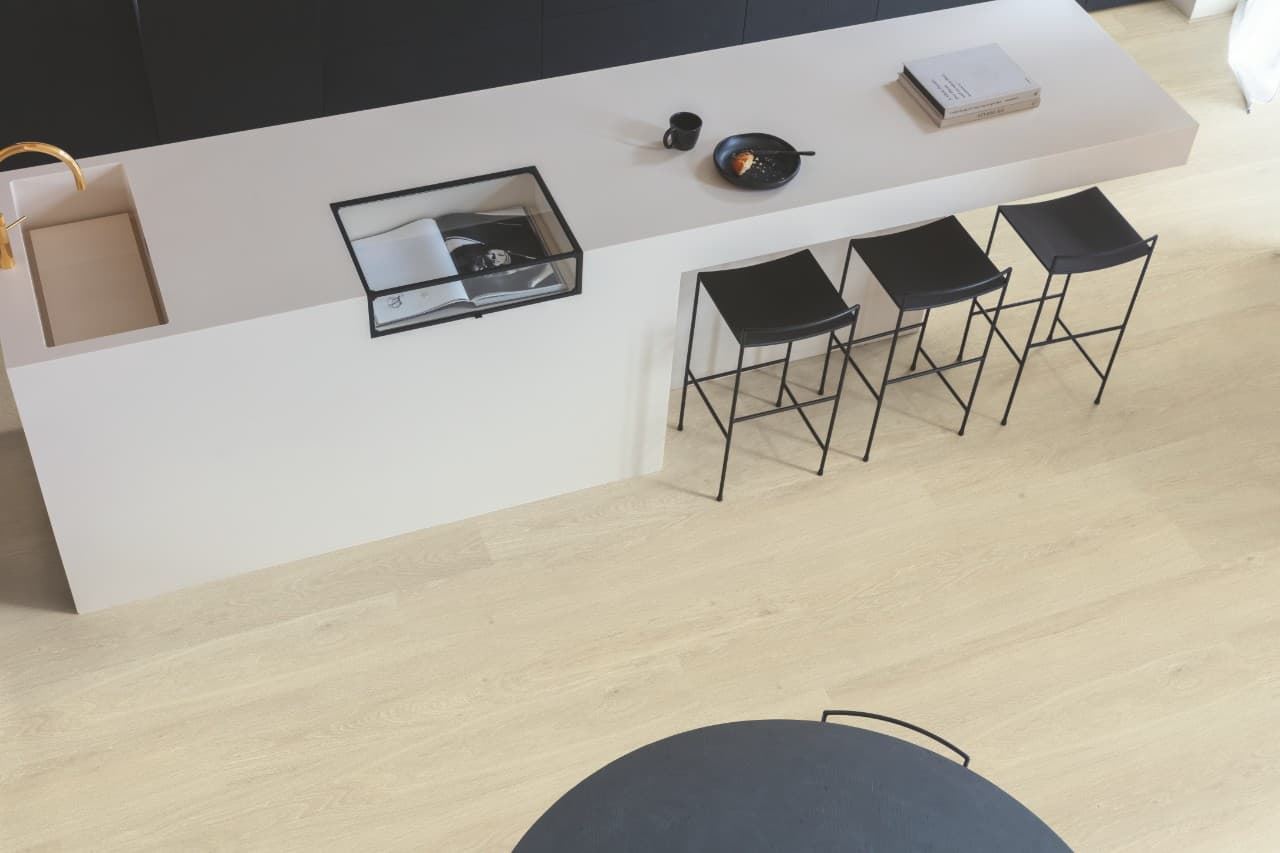 Caja de tarima vinilo QUICK-STEP BLOOM ROBLE BRISA MARINA BEIS AVMPU40080 - Imagen 3