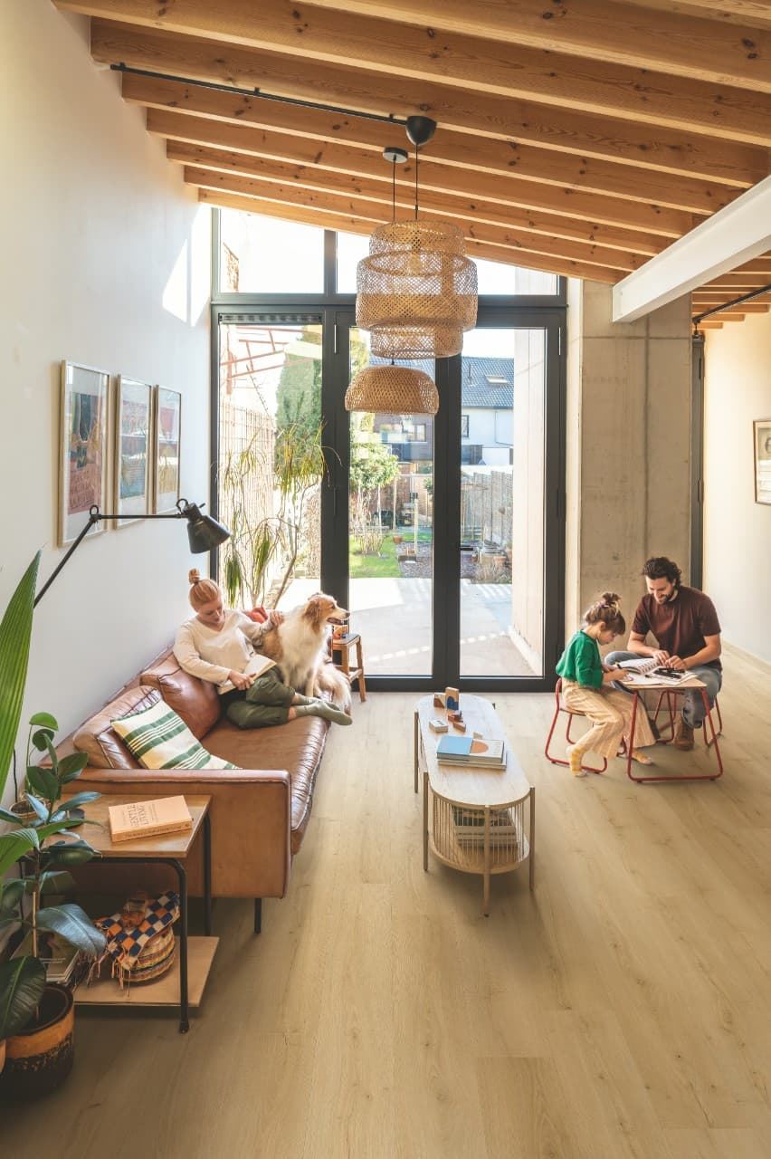 Caja de tarima vinilo QUICK-STEP BLOOM ROBLE MIEL CEPILLADO AVMPU40318 - Imagen 4