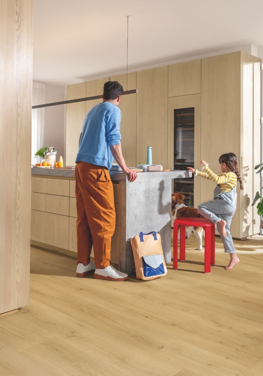 Caja de tarima vinilo QUICK-STEP BLOOM ROBLE MIEL CEPILLADO AVMPU40318 - Imagen 6