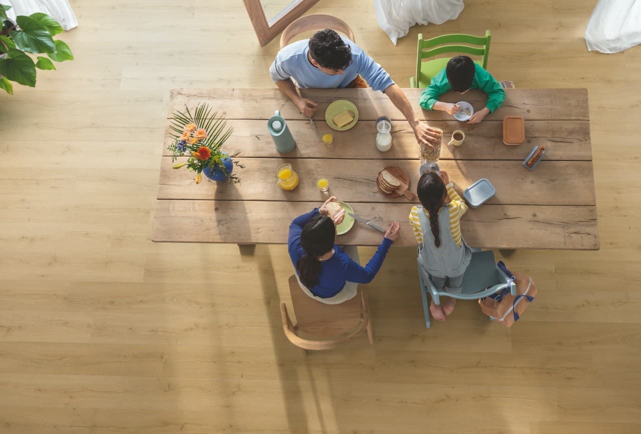 Caja de tarima vinilo QUICK-STEP BLOOM ROBLE MIEL CEPILLADO AVMPU40318 - Imagen 7