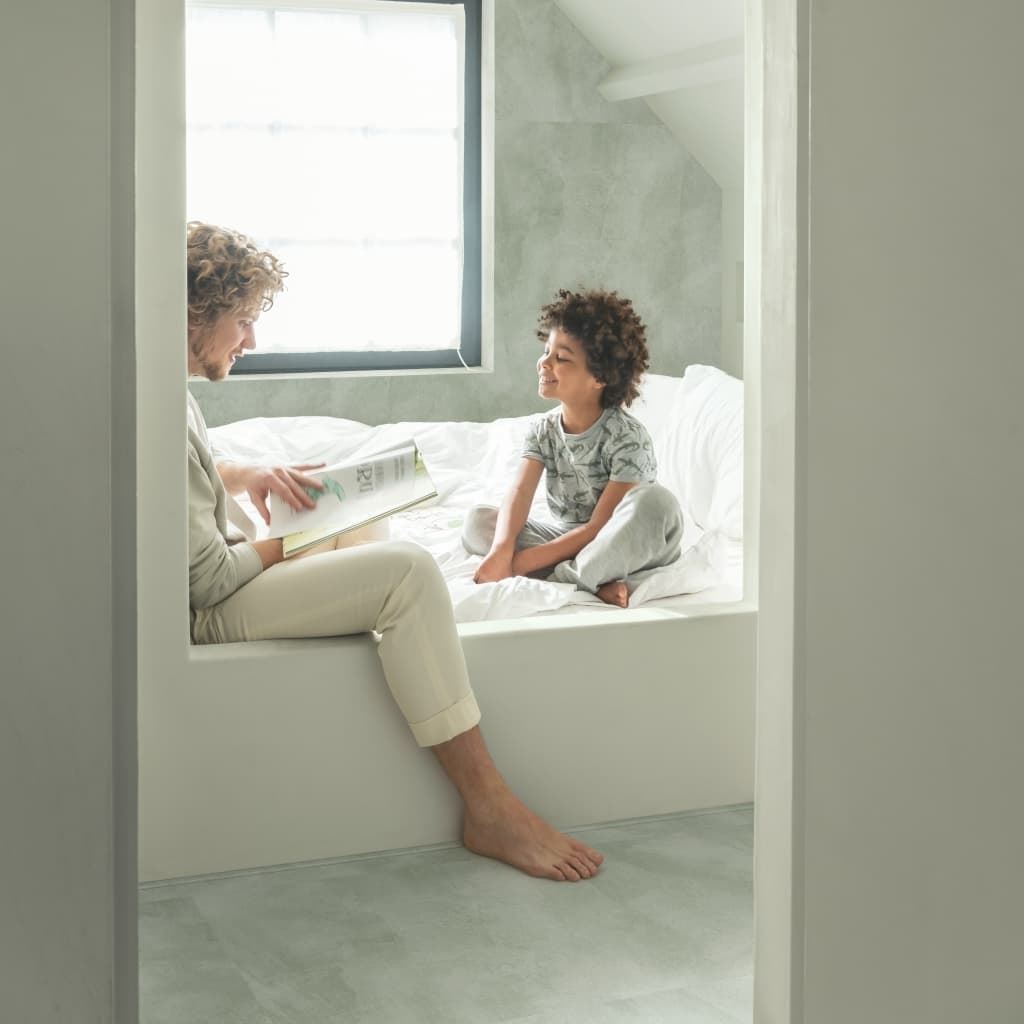 Caja de tarima vinilo QUICK-STEP ILLUME SALVIA SUAVE AVMTU40334 - Imagen 9